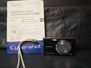 lot 3103 image: Sony Cyber-shot DSC-W210 Digital Camera with Manual