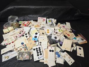 lot 3133 image: Mixed Button Collection