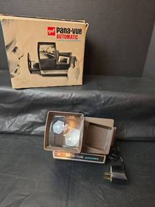 lot 3152 image: GAF Pana-Vue Automatic Lighted 2x2 Slide Viewer