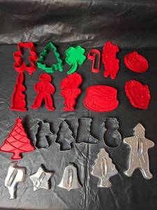 lot 3160 image: Holiday Cookie Cutter Collection