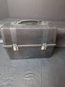 lot 3196 image: Aladdin Brand Lunch Box with Yellow Thermos