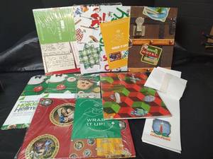 lot 3220 image: Holiday Gift Wrap Collection