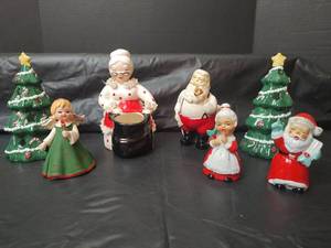 lot 3226 image: Vintage 1950s LeftonChristmas Figurines,  Salt and Pepper Shakers, Santa Claus and Mrs Santa and More