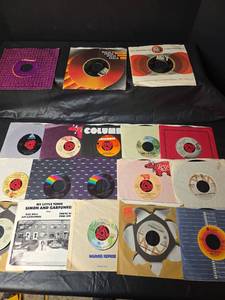 lot 3245 image: 45 RPM Record Collection - Major Labels