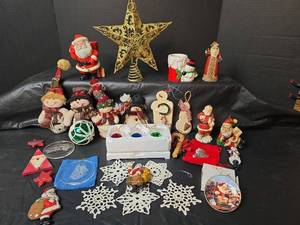 lot 3248 image: Mixed Christmas Ornament Collection