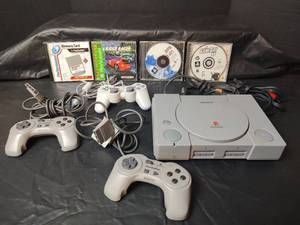 lot 3262 image: Original Sony PlayStation 1 SCPH-5501 Console Bundle with Games
