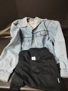lot 3283 image: Wrangler Light Wash Denim Jacket and Black T Shirt, both Medium