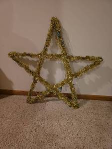 lot 3301 image: Gold Tinsel Star Light Display 33in