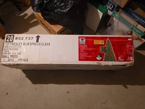 lot 3303 image: Home Accents 7.5ft Pre-lit Slim Wesley Spruce Christmas Tree