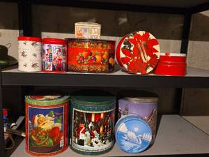 lot 3310 image: Holiday Tin Collection