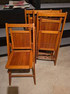 lot 3311 image: Mid-Century Wooden Folding Chairs Set 4