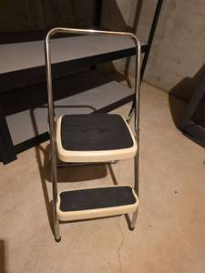 lot 3313 image: Cosco 2-Step Folding Step Stool