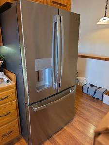 GE French Door Refrigerator with Water/Ice Dispenser Model GFE26JYMNFFS
