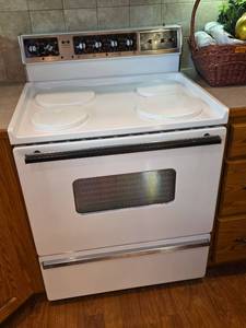 lot 70 image: Frigidaire Electri-Clean Electric Range
