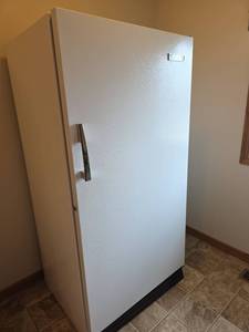 lot 71 image: Admiral 20.3 Cu Ft Upright Freezer Powers on and Cools