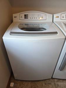 GE Profile High Efficiency Extra Large Capacity Top Load Washer Powers on and Goes Through Cycle