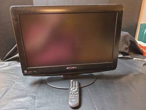 lot 78 image: Sansui HDLCD1955B 19-inch LCD TV with Remote Powers on