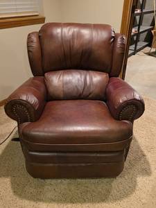 lot 82 image: Lane Furniture Brown Leather Recliner with Nail Head Trim