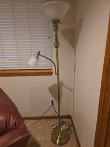 lot 84 image: Brass Torchiere Floor Lamp with Reading Light 3-Way