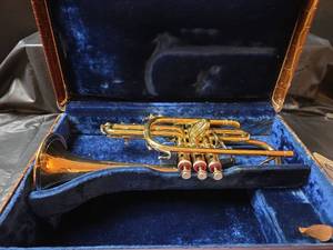 lot 89 image: Vintage Reynolds Cornet with Case and Method Books