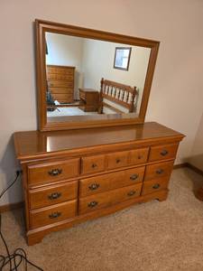 lot 99 image: Traditional Maple 9-Drawer Dresser with Mirror