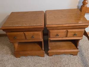 lot 102 image: 2 Solid Wood Bedside Tables with Drawers