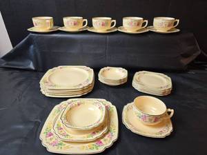 lot 200 image: Homer Laughlin Floral Border China Set (6) Place Setting 30pc.