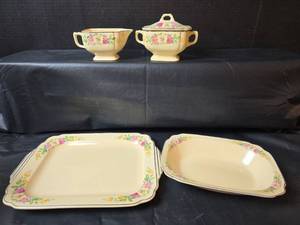 lot 203 image: Homer Laughlin Floral Pattern China Serving Set