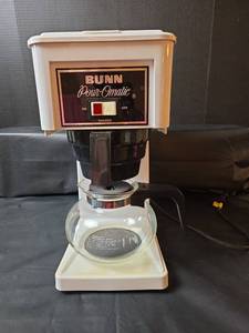 lot 204 image: Bunn Pour-Omatic GR-White Coffee Maker Parts Only