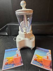 lot 205 image: Back to Basics Smoothie Pro 600 Blender with Manual