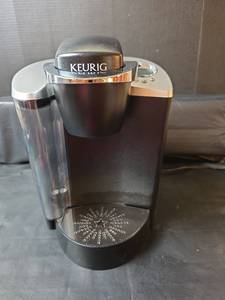 lot 212 image: Keurig B60 Single Cup Coffee Maker