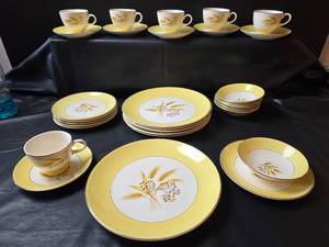 lot 225 image: Century Alliance Semi Vitrious Autumn Gold Dinnerware Set 30pc