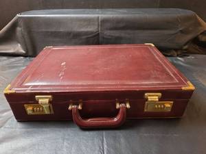 lot 246 image: Business Mates by Hit Leather Briefcase