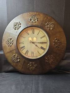 lot 259 image: Buchanan Clock Co. Decorative Wall Clock 24in