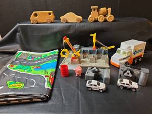 lot 286 image: Mixed Toy Lot - Wooden Cars, Playmat and Moving Truck Playset