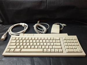 lot 287 image: Apple Extended Keyboard II M0312 and Mouse