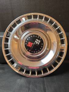lot 290 image: Chevrolet Corvette Hub Cap with Racing Flag Emblem