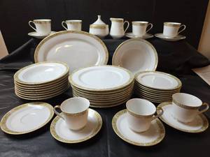 lot 292 image: Mikasa Concerto 5882 Fine China Dining Set 41pc