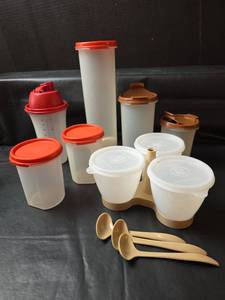 lot 306 image: Tupperware Container Set