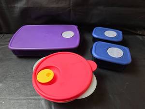 lot 312 image: Tupperware Crystal Wave Microwave Set