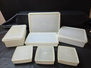 lot 313 image: Tupperware Square Away Containers Set