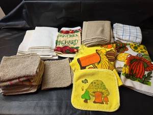 lot 316 image: 1970s Kitchen Towel Collection with Orchard Design