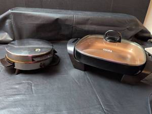 lot 320 image: McGraw Edison Toastmaster Waffle Maker Model M7224 and Cooks Electric Skillet