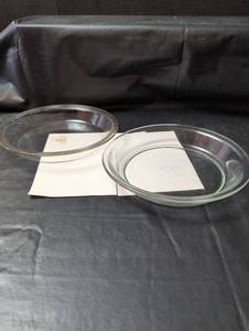 lot 322 image: 2 Pyrex 209 9 pie plates. One with H-1 marking and One with Backward Stamp