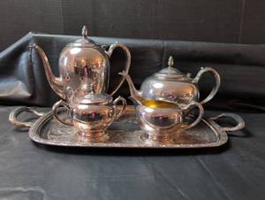 lot 327 image: Briarcliff Silver Tea Service Set with Tray