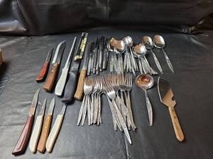 lot 341 image: Mixed Kitchen Cutlery and Knife Collection