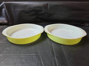 lot 342 image: Pyrex Lime Green 8in. Round Casserole Dishes