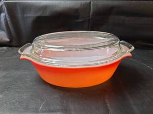 lot 343 image: Anchor Hocking Fire King Orange 1.5 Qt Casserole Dish with Lid