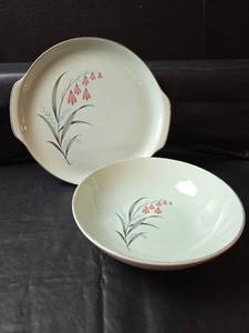 lot 345 image: Harmony House Coral Bell Pattern Serving Tray and Bowl Set
