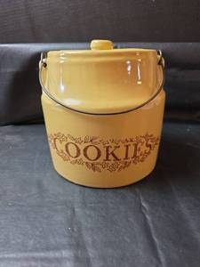 lot 348 image: Yellow Ceramic Cookie Jar with Metal Handle